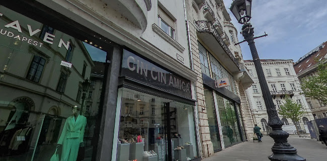 Budapest, Fehér Hajó u. 12-14, 1052