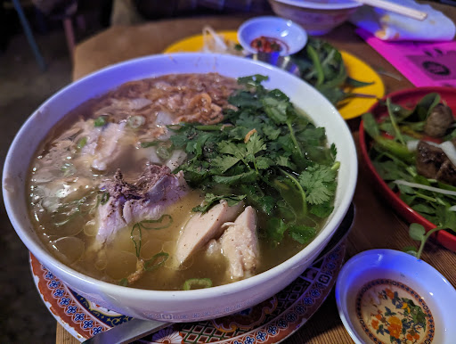 Cong Tu Bot - Visual
