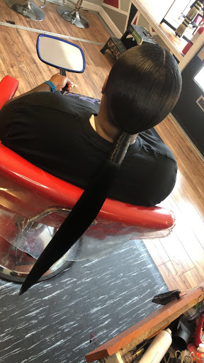 The Mane Attraction Beauty Bar