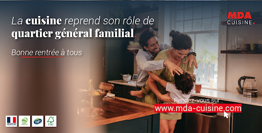 Les vacances sont terminées, les cartables sont prêts et la cuisine retrouve son rôle de quartier général de la maison.

Petit déjeuner avant de partir, devoirs sur le plan de travail, préparation des repas, discussions en famille… À la rentrée, une cuisine bien pensée facilite le quotidien de toute la famille.

Chez MDA Cuisine, nous imaginons des cuisines équipées, fonctionnelles et sur mesure, adaptées à votre espace, à vos habitudes et à votre budget.

Et si cette rentrée était aussi l’occasion de repenser votre cuisine pour en faire un véritable lieu de vie ?

Toute l’équipe MDA Cuisine vous souhaite une excellente rentrée !