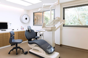 Photo n°12 de Dr Patrice Margossian, Implantologie et Parodontologie à Marseille (Dentiste)