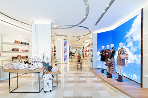 Photo n°49 de Longchamp à Paris (Magasin de vêtements pour femmes)