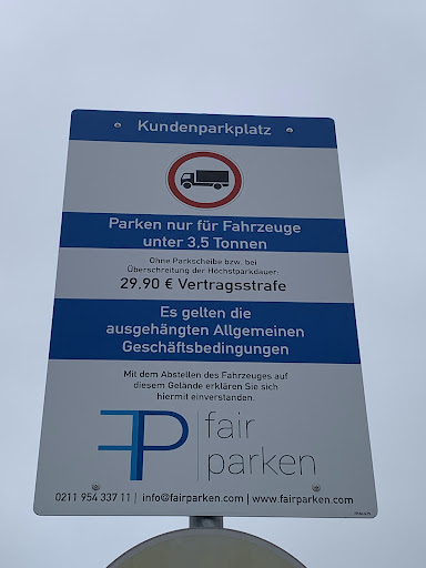 Parkplatz REWE Center