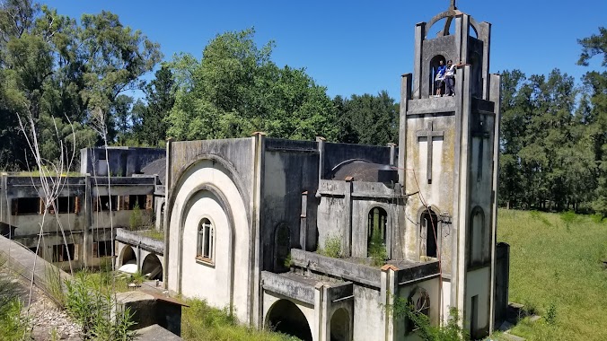 Monasterio en ruinas, Author: Hebert Coello