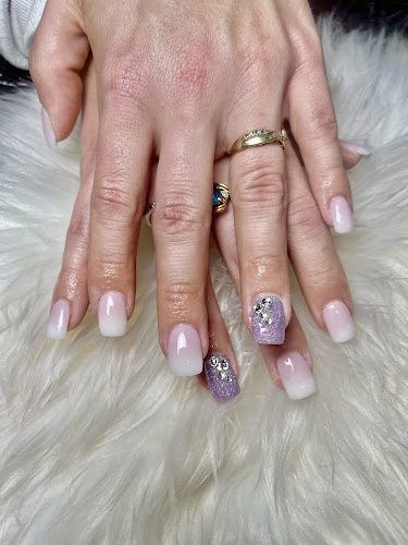Ivy Nails Spa interior view