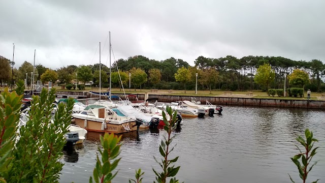 Les bâteliers du lac