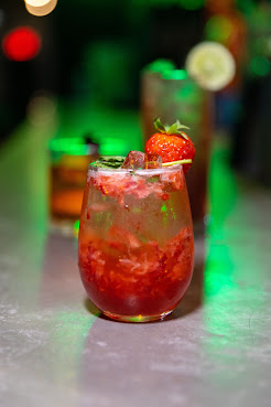 Five Iron Golf by null