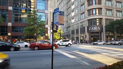 Photos of Apple Michigan Avenue