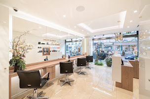 Photo n°10 de Salon de coiffure YANNICK ROBIN à Versailles (Salon de coiffure)