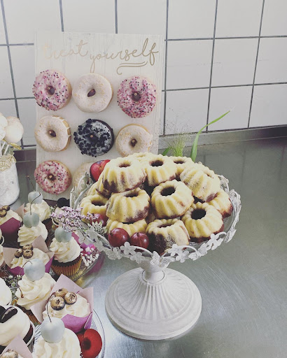 Mia's Bakery - Thumbnail