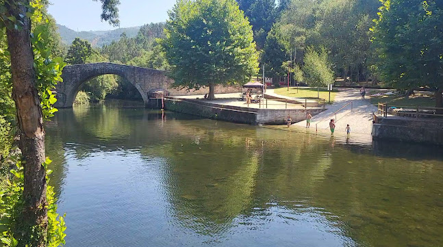 Avaliações doPraia fluvial de Vila Cova à Coelheira em Vila Nova de Paiva - Bar