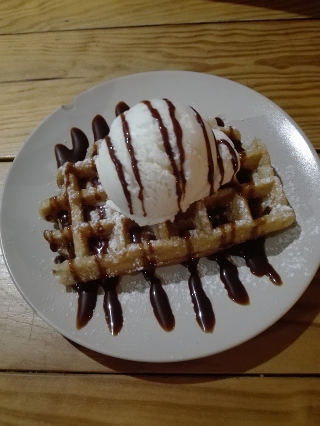 Monlou, Cake and Coffee House