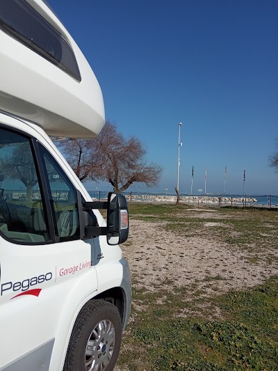 area Sosta Camper Azzurra