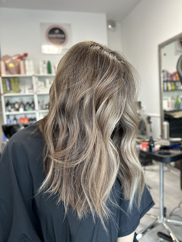 Art Hairs Salon Piękności - Salon piękności