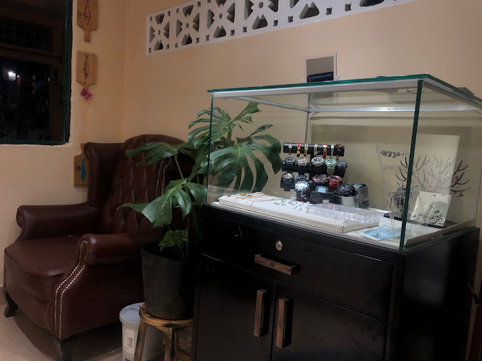 Rolica Xỏ Khuyên Sài Gòn