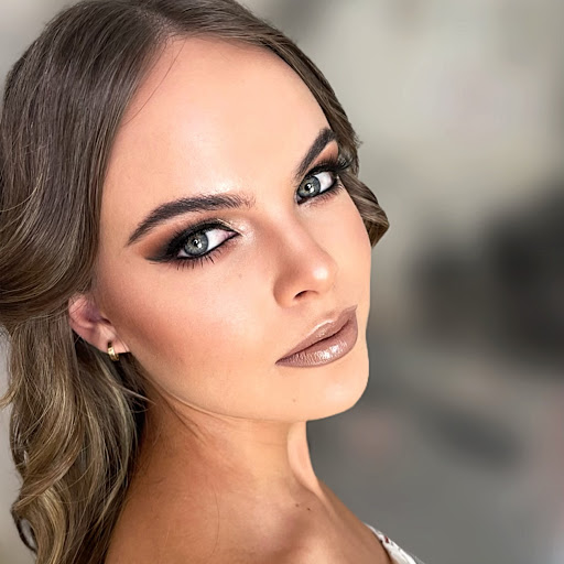 Victoria Edwards Makeup & Hair Artist