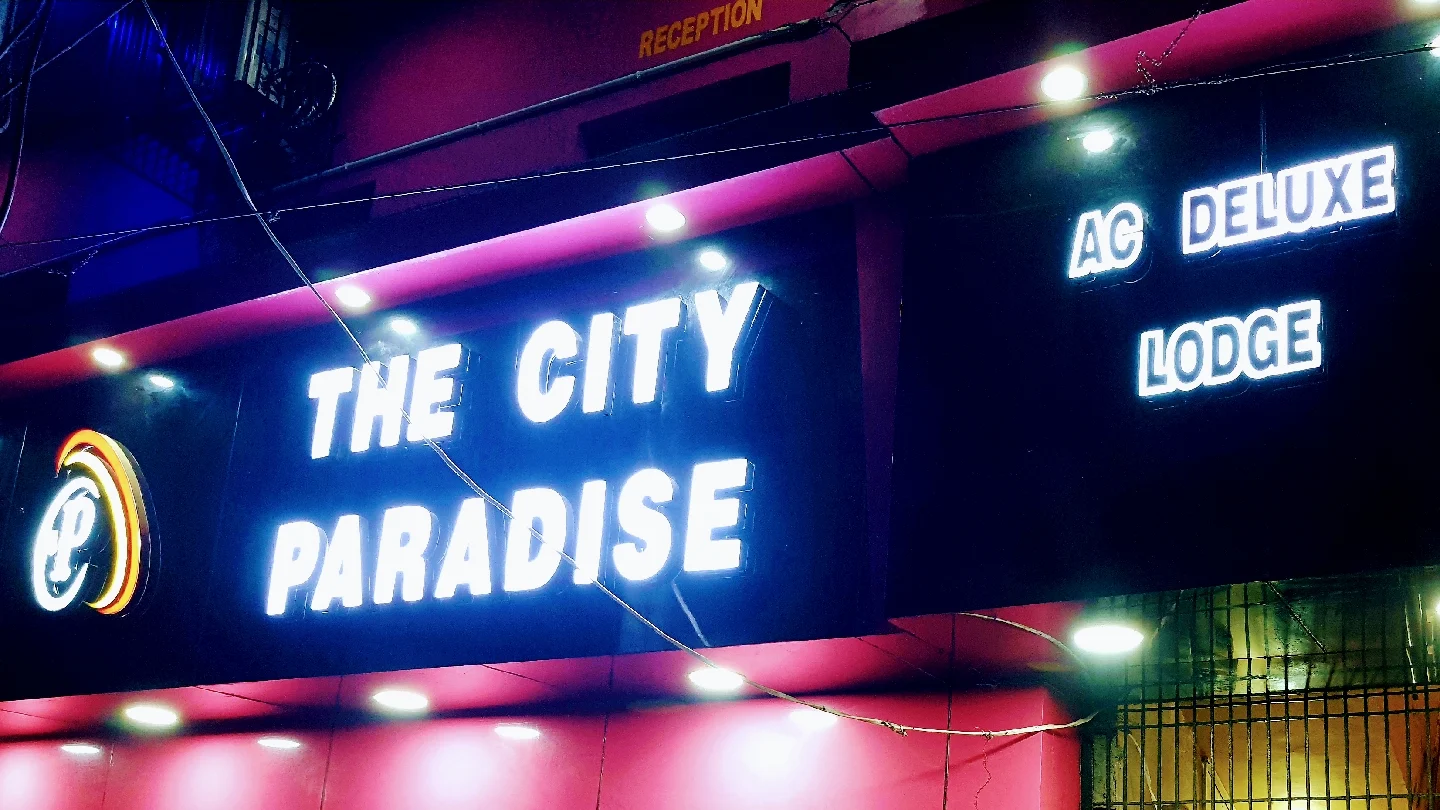 LODGE CITY PARADISE AC DELUX