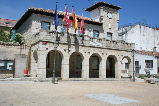 Ayuntamiento de Cabanillas de la Sierra.