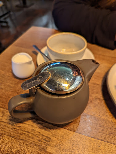 122 High Rd, London N2 9ED, United Kingdom