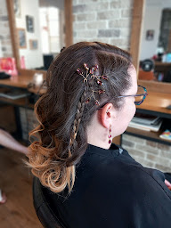 Photo n°3 de Camille Coiffure à Neuilly-en-Thelle (Salon de coiffure)