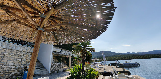 Restaurant and holiday apartments Tisno