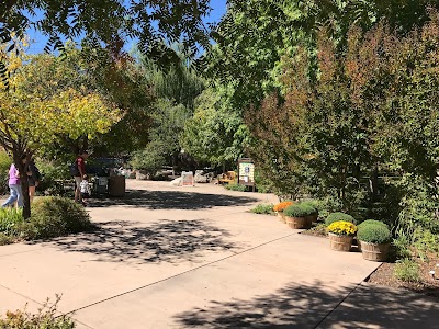 Aquarium & Botanic Garden Station