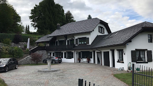 Photo n°1 de Expert Couvreur Divonne à Divonne-les-Bains (Peintre en bâtiment)