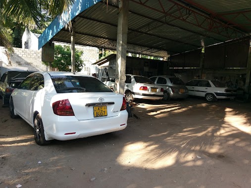 Maldeniya Motor Garage, Author: Anuradha Samarasinghe