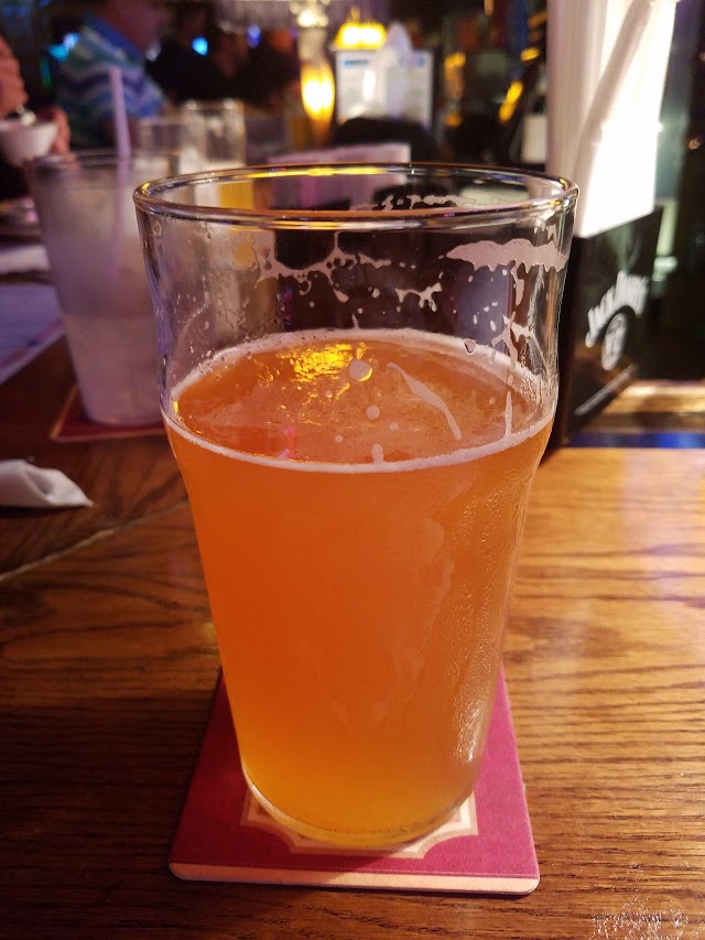 Winking Lizard Tavern