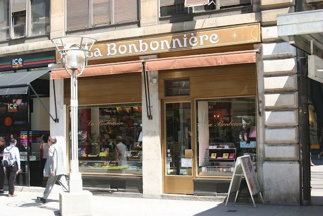 A la Bonbonnière