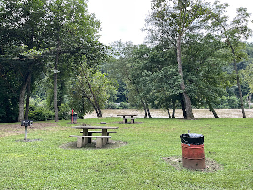 Walnut Island River Park Logo