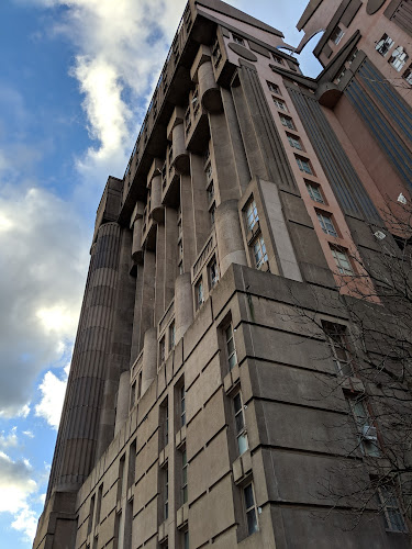 Opinii despre Palais d'Abraxas în Noisy-le-Grand - Architecte