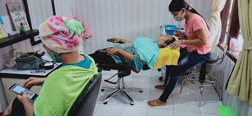 Nafeeza Salon