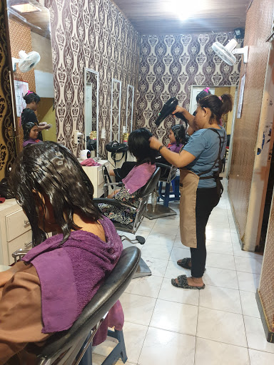 SALON AYU LIMBOTO
