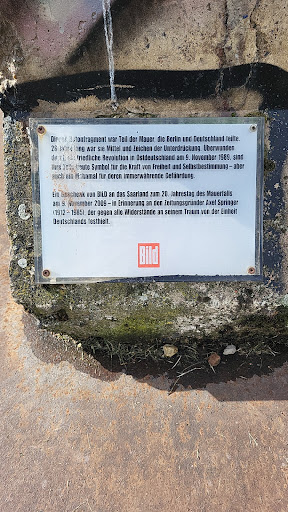 Betonfragment der Berliner Mauer - Thumbnail