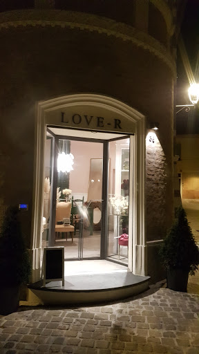 Love R - Visual