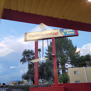 Wienerschnitzel photo