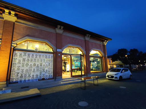 Municipal Gallery Leonardo Da Vinci Gallery - Italy