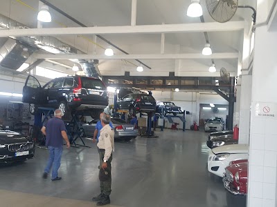 Photos of Volvo Lebanon Showroom