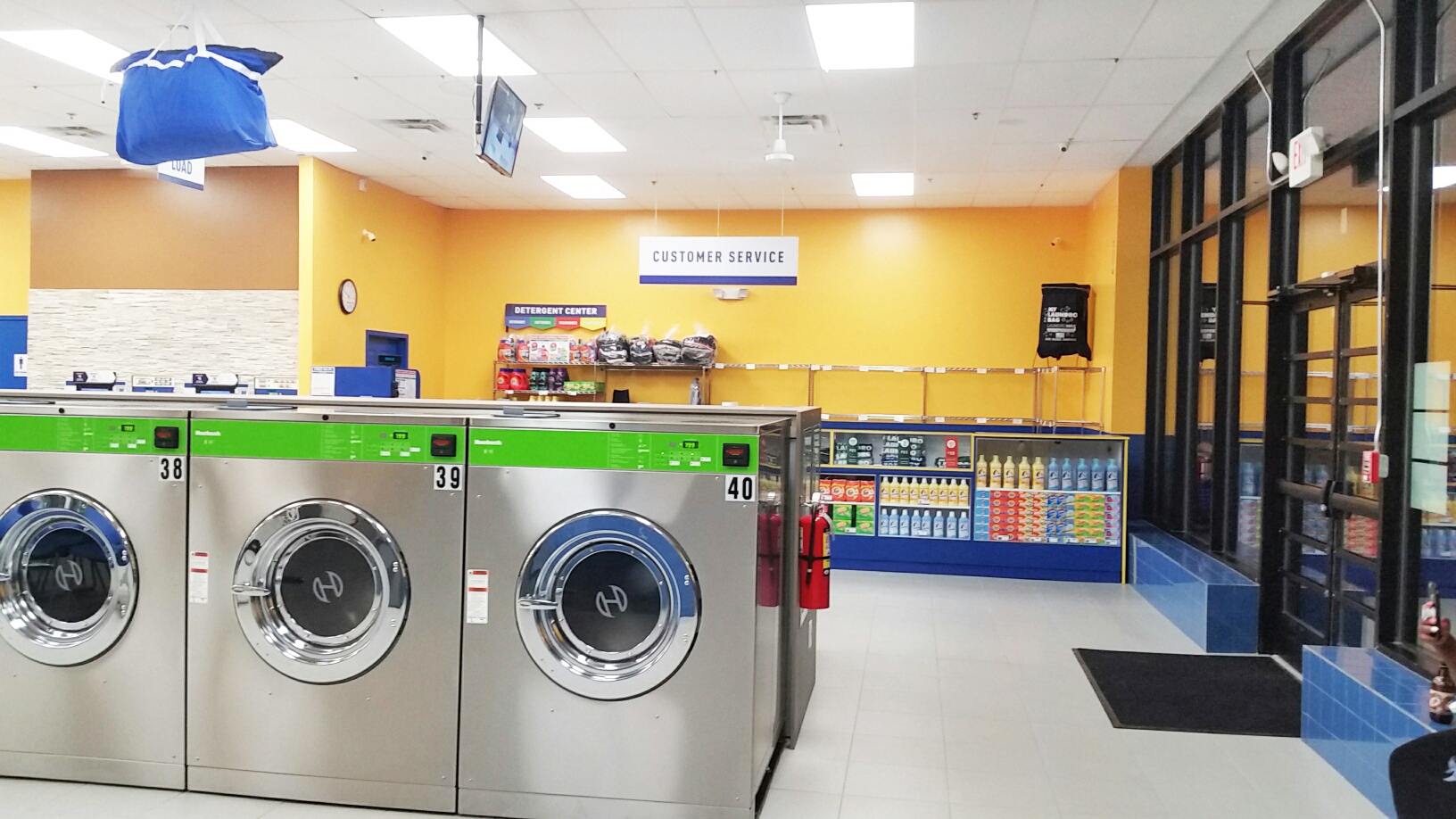 Laundromax facility with washing machines in Providence