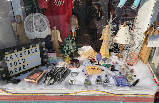 Maxine's Uptown Boutique/Crystals/ Aura & Chakra Reading CCPs/ Metaphisical/Handbags - Thumbnail