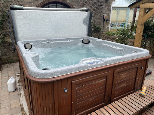 Wight Spas & Pools - (Sales, Servicing & Hire)