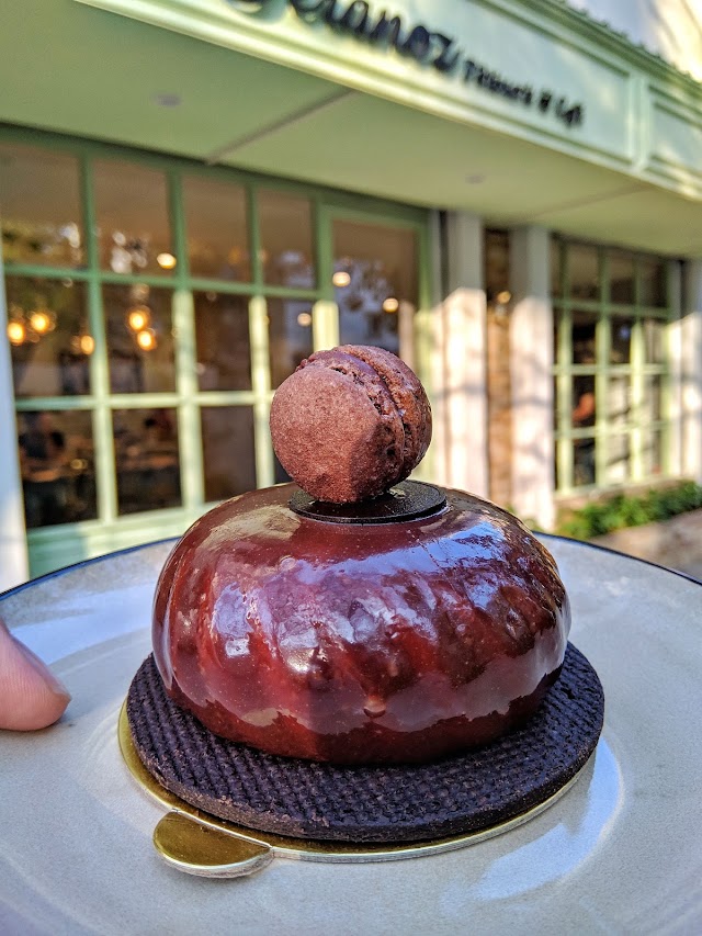 Feranoz Patisserie and café