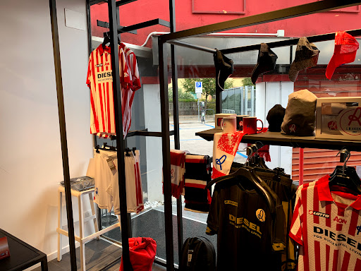 L.R. Store - Visual