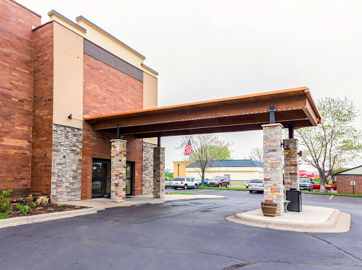 Quality Inn & Suites Arden Hills - Saint Paul North - Thumbnail