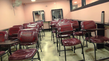 BAYLEN dé Louis Academy:Celebrity Beauty Academy
