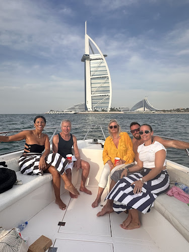 http://www.everestyachtcharter.com/