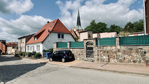 Frau Dipl.-Med. Dietlind Schuster