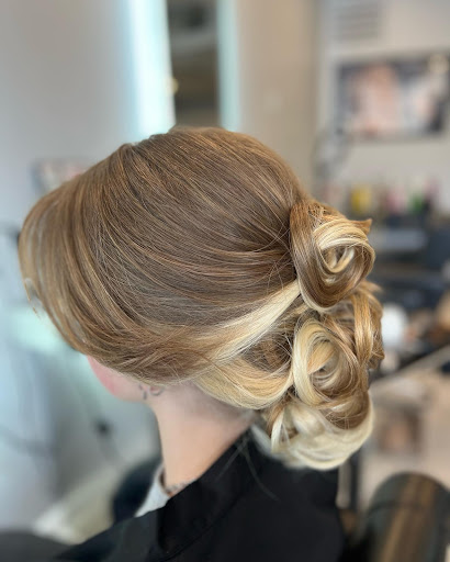 Roz and Kat Hair Salon - Thumbnail