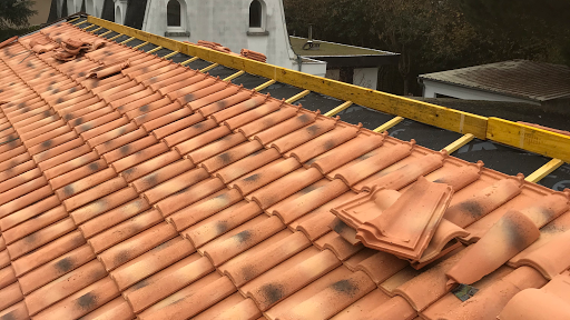 Photo de Artisan Douchet charpentier couvreur zingueur Installateur velux Gouttière alu